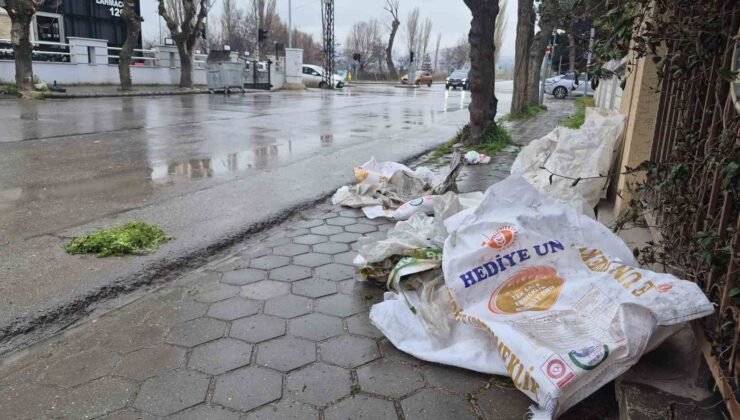 Kaldırımları çöplük gibi kullanıyorlar