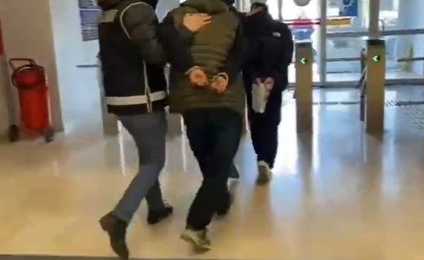 Kendilerini savcı olarak tanıtıp vatandaşları dolandıran 2 şüpheli tutuklandı