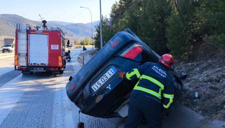 Kontrolden çıkan otomobil su kanalına devrildi