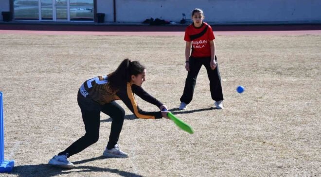 Küçük Kızlar Kriket Müsabakaları sona erdi
