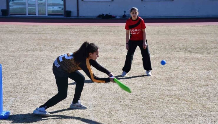 Küçük Kızlar Kriket Müsabakaları sona erdi