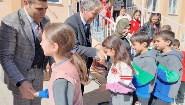 Kütahya Şehit Semih Akyıldız İlkokulu’nda bayramlaşma programı