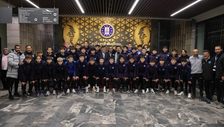 Kütahyaspor U-15 takımı namağlup şampiyon oldu