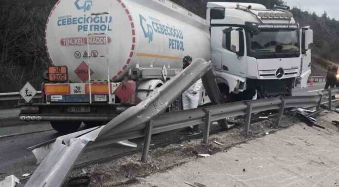 Mazot yüklü tanker kontrolden çıkarak karşı şeride geçti
