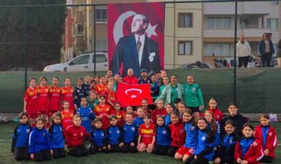 Milli Takımlar Kaleci Departmanı Koordinatörü Alper Boğuşlu Bilecik Kolej Spor Kulübünü ziyaret etti