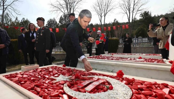 Protokol üyelerinden şehitlik ziyareti