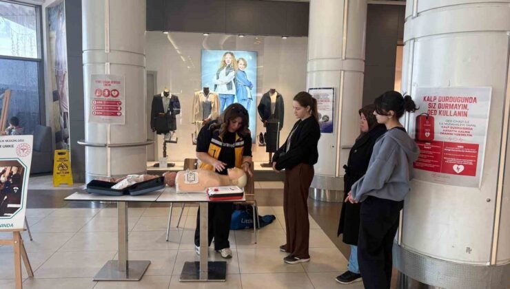 Sağlık ekipleri hava yolu tıkanıklığı ve temel yaşam desteğini uygulamalı anlattı