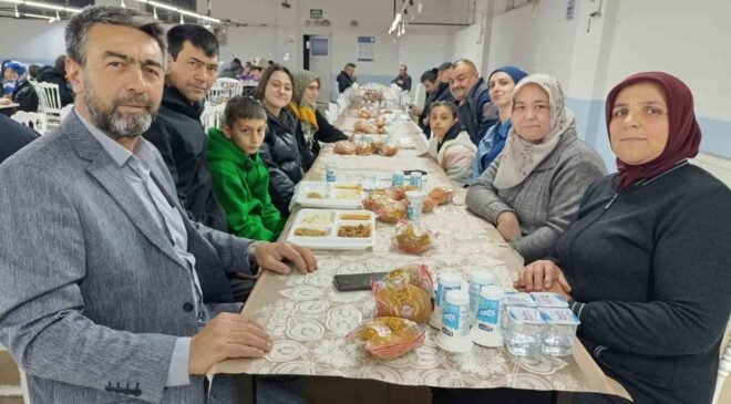 Simav Güney Beldesinde 750 kişilik gönül sofrası kuruldu