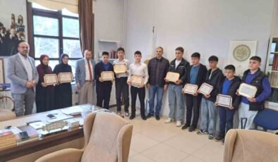 Simav’da 10 öğrenci Hafızlık Belgesini aldı