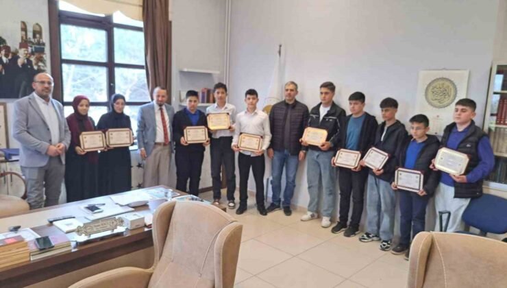 Simav’da 10 öğrenci Hafızlık Belgesini aldı