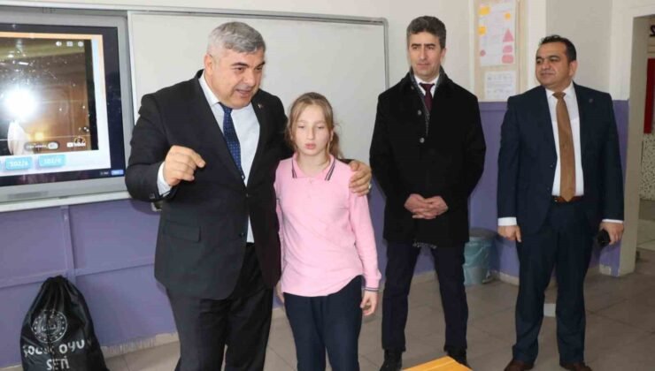 Sünnetci öğrencilerin hedeflerini ve hayallerini dinledi