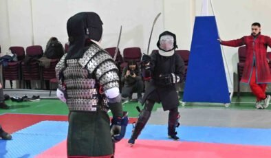 Tarihin izinde kılıçlar çarpıştı