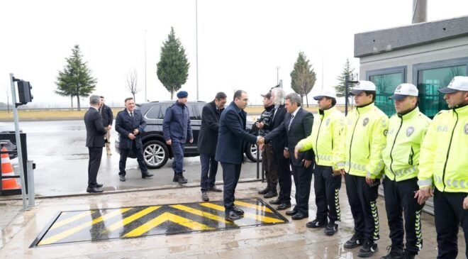Tavşanlı’da bayramlaşmanın ardından güvenlik güçlerine ziyaret