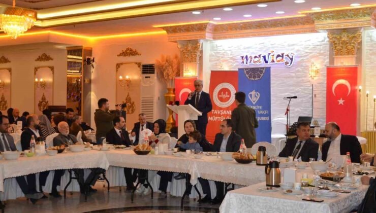 Tavşanlı’da üniversite öğrencileri iftarda buluştu