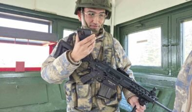 Telefondan annesiyle bayramlaşan Mehmetçik’in duygu dolu anları