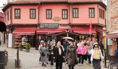 Termometreler düştü, kalabalık azalmadı: Eskişehir’de hafta sonu yoğunluğu