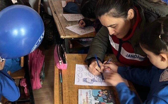 Uşak’ta jandarmadan öğrencilere ziyaret