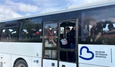 Uşak’ta  Nev Sağlık Grubu Balıkesirspor’un taraftar otobüsüne taşlı saldırı