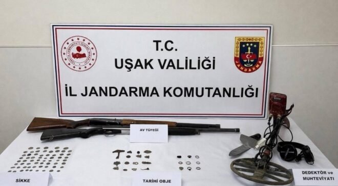 Uşak’ta tarihi eser kaçakçıları 63 sikkeyle yakalandı