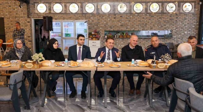 Vali Sözer, köy ve mahalle muhtarlarıyla iftar programında bir araya geldi