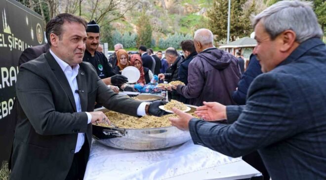 Vali Sözer’den Şeyh Edebali Türbesi’nde vatandaşlara şifalı pilav ikramı