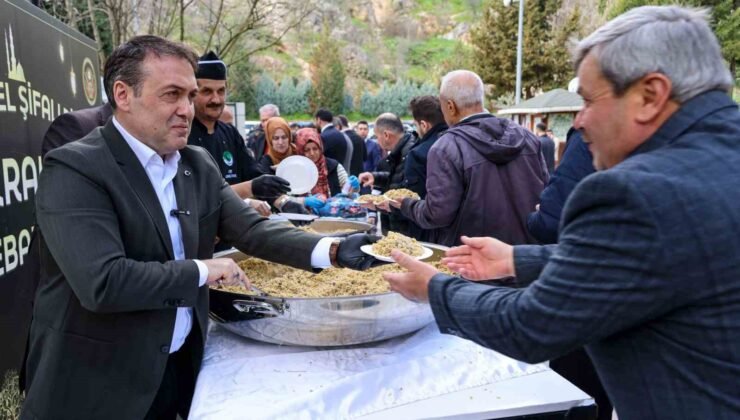 Vali Sözer’den Şeyh Edebali Türbesi’nde vatandaşlara şifalı pilav ikramı