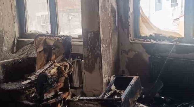 Yangında dumandan etkilenen 3 kişi hastaneye kaldırıldı