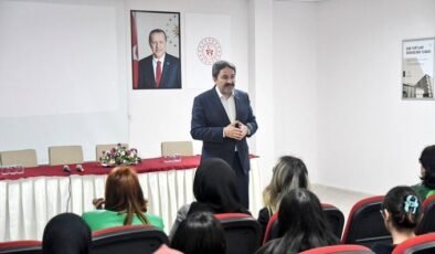 Yeşilay Eskişehir’de “Bağımlılıkla Mücadele” semineri yaptı