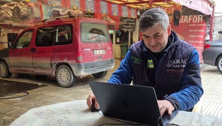 Yıllardır yaptığı mesleğinin bilgisayar oyununu oynadı