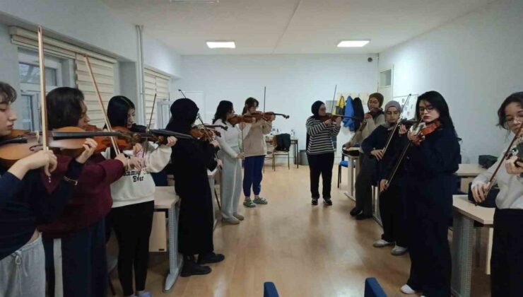 Yurt öğrencileri için keman kursu başladı