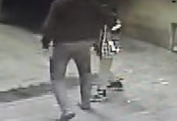 9 yaşındaki çocuğu darp eden şahıs kamerada