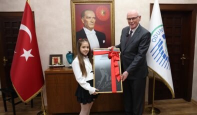 Odunpazarı’nda 23 Nisan Geleneği Sürdü: Başkanlık Makamı Minik Melis’e Emanet