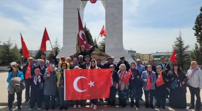 Eskişehir Odunpazarı’nın Koca Çınarlarından Şehitler Haftası’nda anlamlı ziyaret
