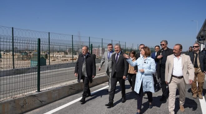 Eskişehir Valisi Erdinç Yılmaz ve Başkan Ayşe Ünlüce Hayvan Bakımevini Ziyaret Etti