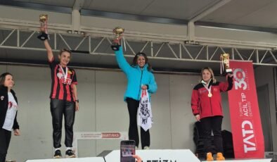 Başkentte Tıp Bayramı Koşusu: Eskişehirli Sporcu Bahar Sezer’den Gümüş Madalya