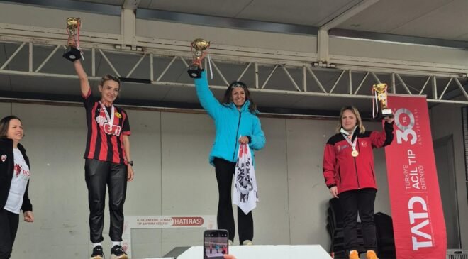 Başkentte Tıp Bayramı Koşusu: Eskişehirli Sporcu Bahar Sezer’den Gümüş Madalya