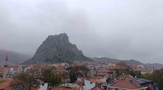 Afyonkarahisar’da yağmur etkili oldu