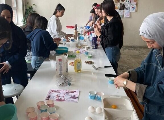 Altıntaş MYO’da Mini Kek Atölyesi düzenlendi