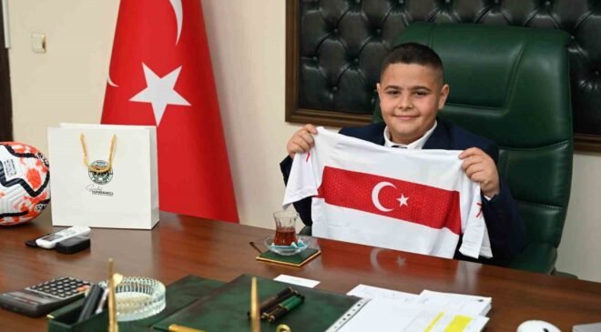 Başkan Hamamcı, 23 Nisan’da makamını ’Küçük Başkan’a devretti