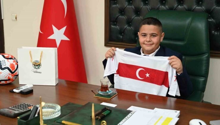 Başkan Hamamcı, 23 Nisan’da makamını ’Küçük Başkan’a devretti