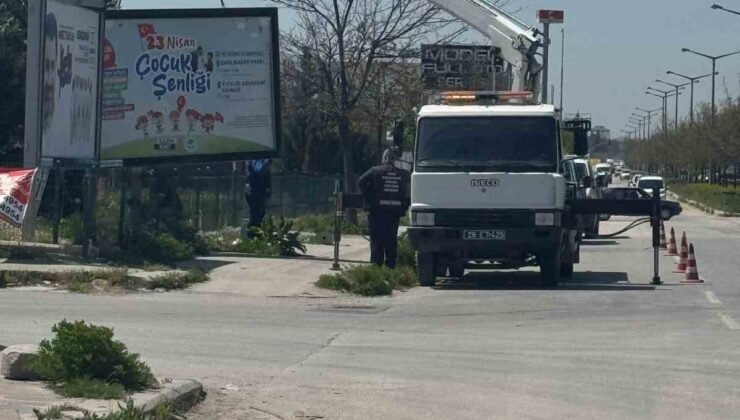 Başkan Tunç’tan Büyükşehir’e ’billboard’ tepkisi: “Bu zararı kim karşılayacak?”