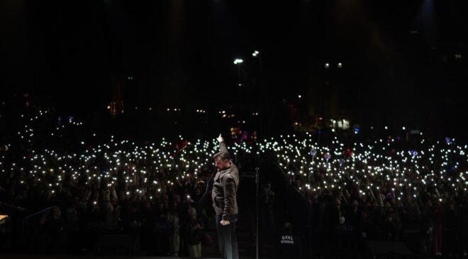 Bilecik Cumhuriyet Meydanı’nda Ekin Uzunlar konseri