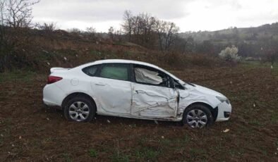 Bilecik’te kontrolden çıkan otomobil tarlaya uçtu, sürücüsü ağır yaralandı