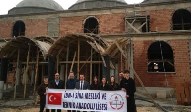 Bilecik’te öğrenciler harçlıklarını Kuba Camii inşaatına bağışladı