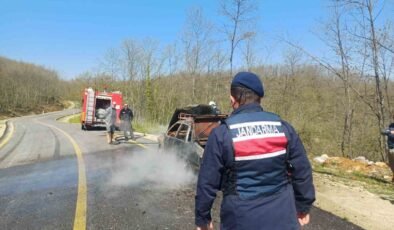 Bilecik’te seyir halindeki otomobil alev aldı