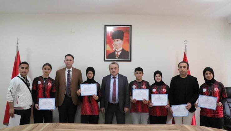 Bilecik’te sporculara başarı belgesi verildi