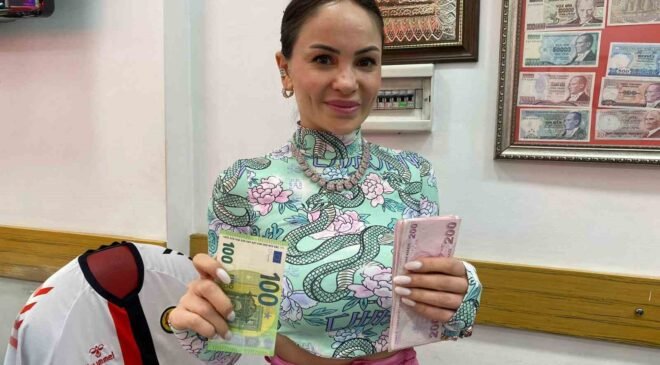 Bir anlık dalgınlıkla verilen 100 euro’yu müşteri geri getirdi