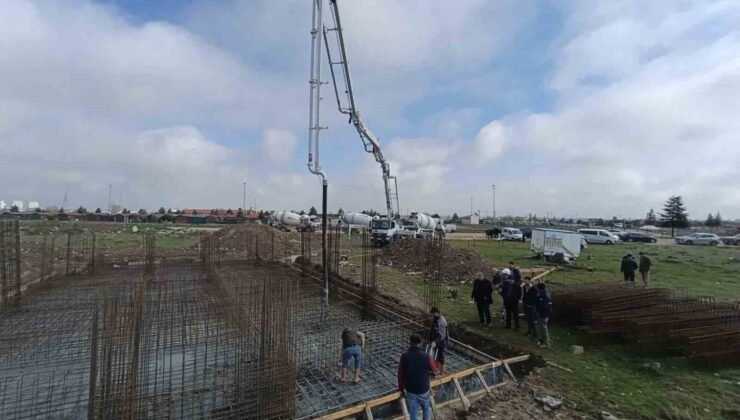 Cami temeli protokol üyelerinin katılımıyla atıldı