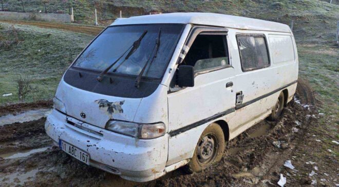 Durdurulan araçta kaçak kesildiği belirlenen 4 ster odun ele geçirildi