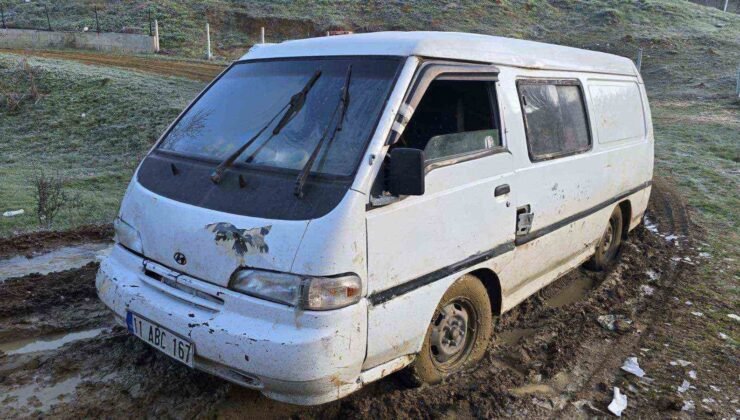 Durdurulan araçta kaçak kesildiği belirlenen 4 ster odun ele geçirildi